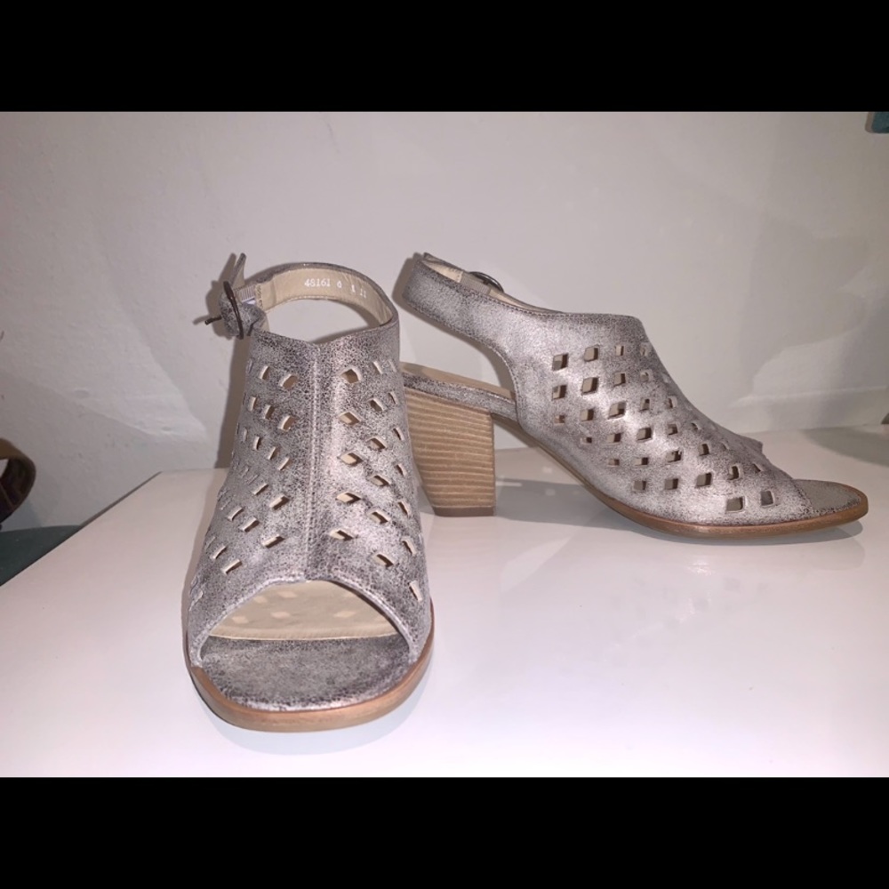 NEW Paul Green Chunky Heel Silver-Fits as 8.5